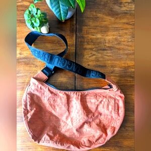 BAGGU  Medium Nylon Crescent in Rhubarb